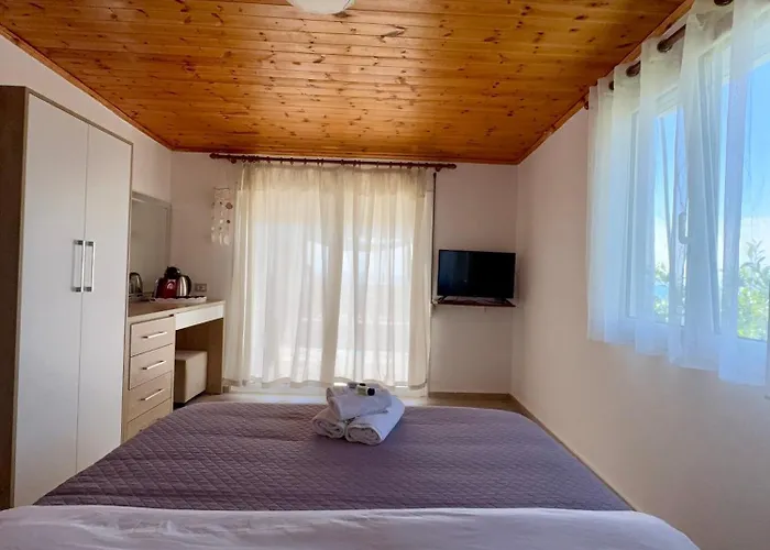 Antonio 3* Qeparo